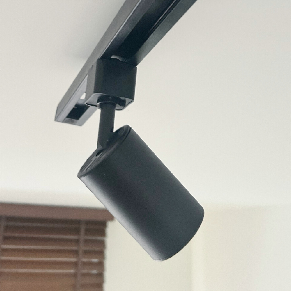 Qub Qub Focus III  Spot - 1-Phase Schienenstrahler Spot - Spotleuchten - GU10 & LED Kompatibel - 360° drehbar - Deckenschiene lampe Schwarz - Stilvoll Modern und Dicht - Schwarz