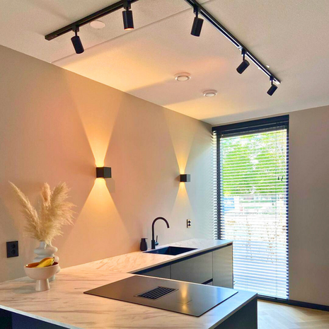 Starter Kit for 1-Phase Track Lighting – 3 Meters – Black