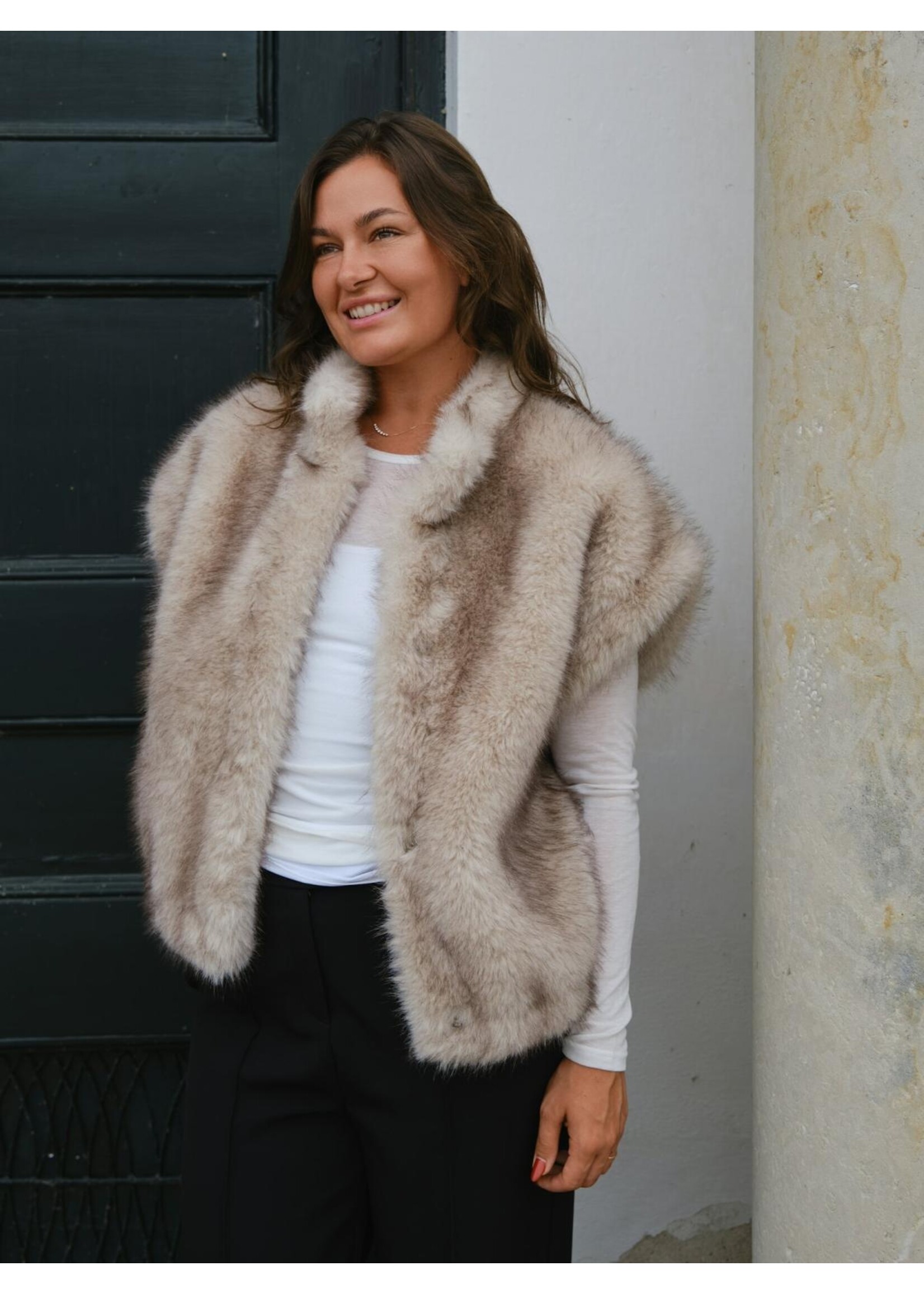 Neo Noir, Kevini Faux Fur Vest, Size: