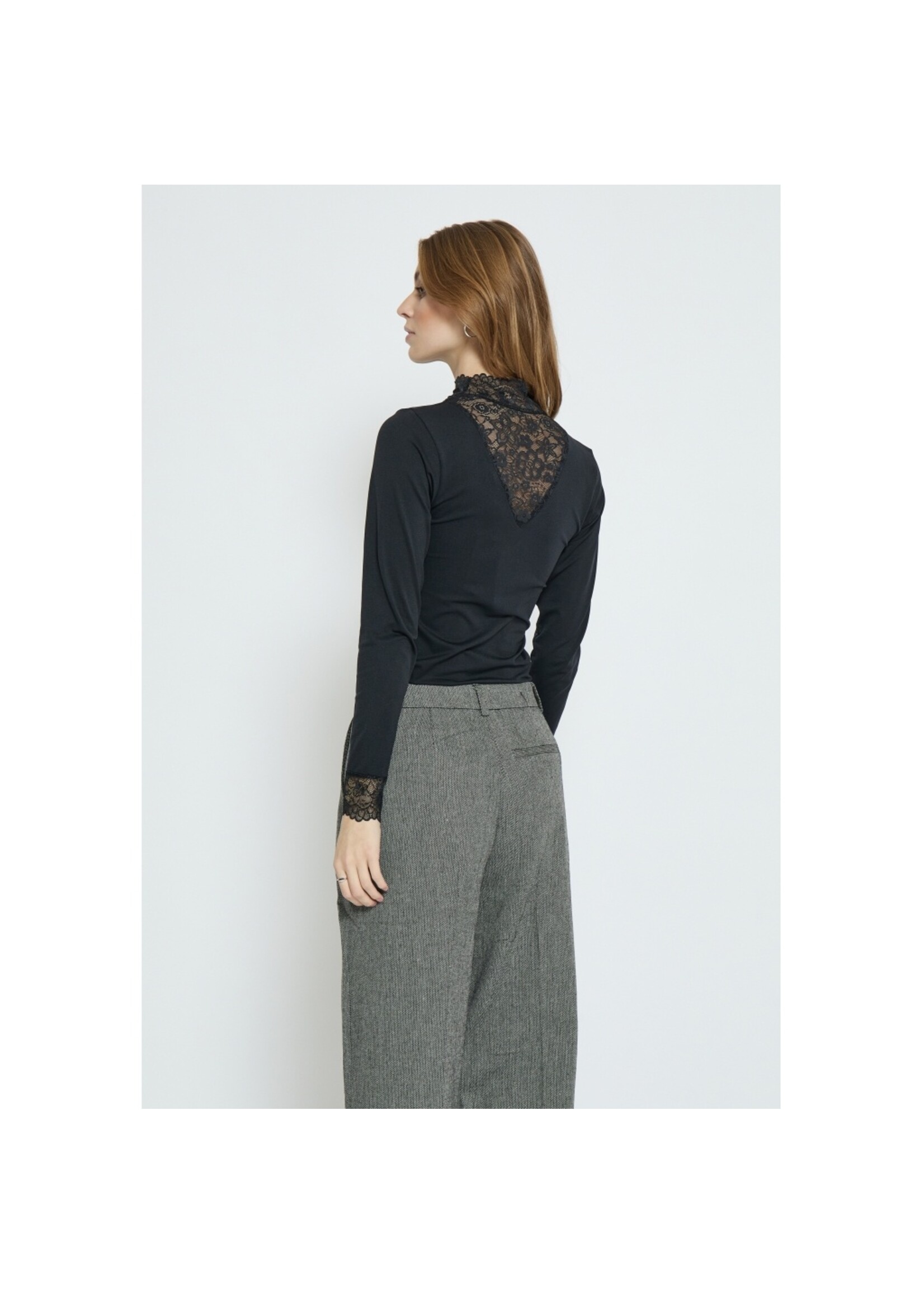 Minus Minus, MSVanessa V-cut Blouse, Black, Size: