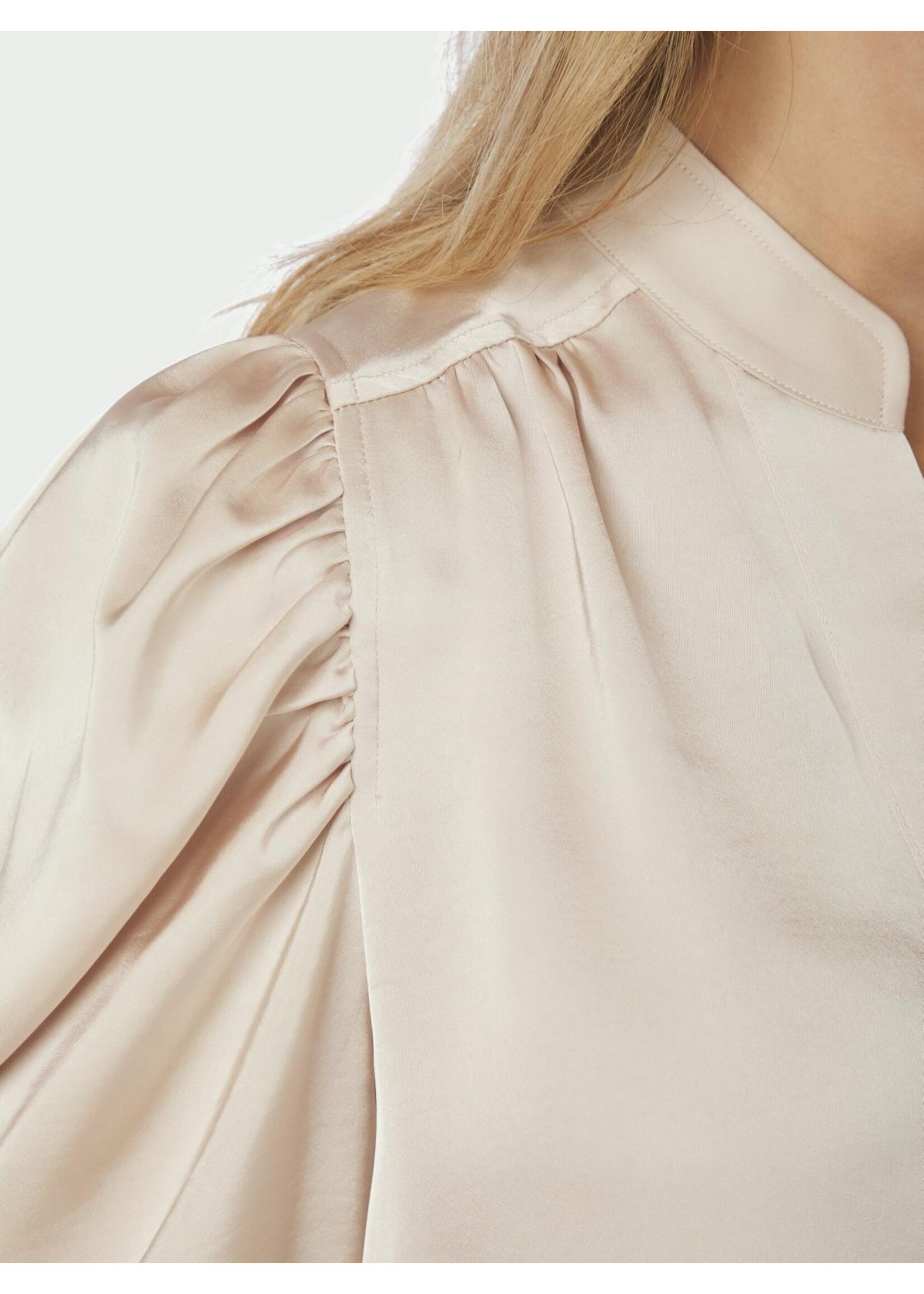 Neo Noir Neo Noir, Roella Heavy Sateen Blouse, Champagne, Size: