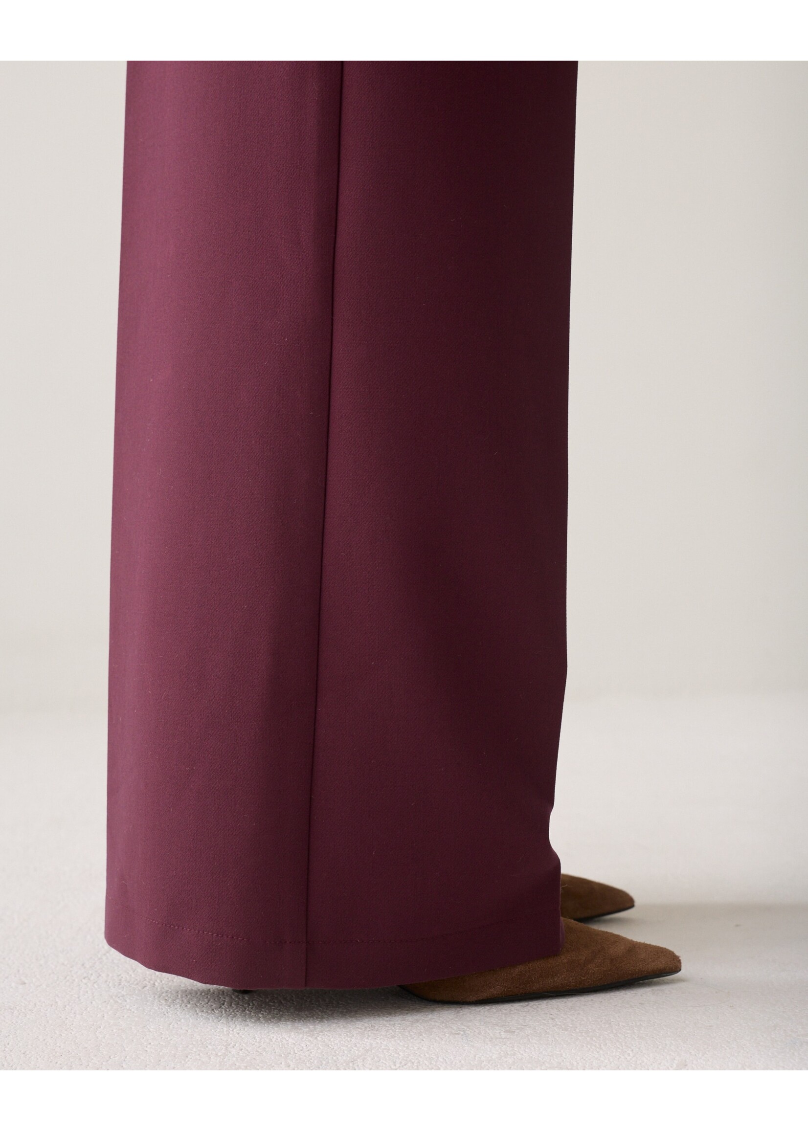 Summum Summum, Trousers Foam uni, Dark burgundy, Size: