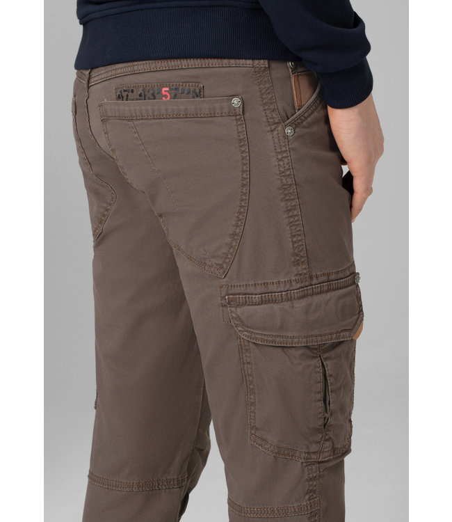 Timezone Cargo broek LAATSTE MATEN in de kleur EARTH GREY