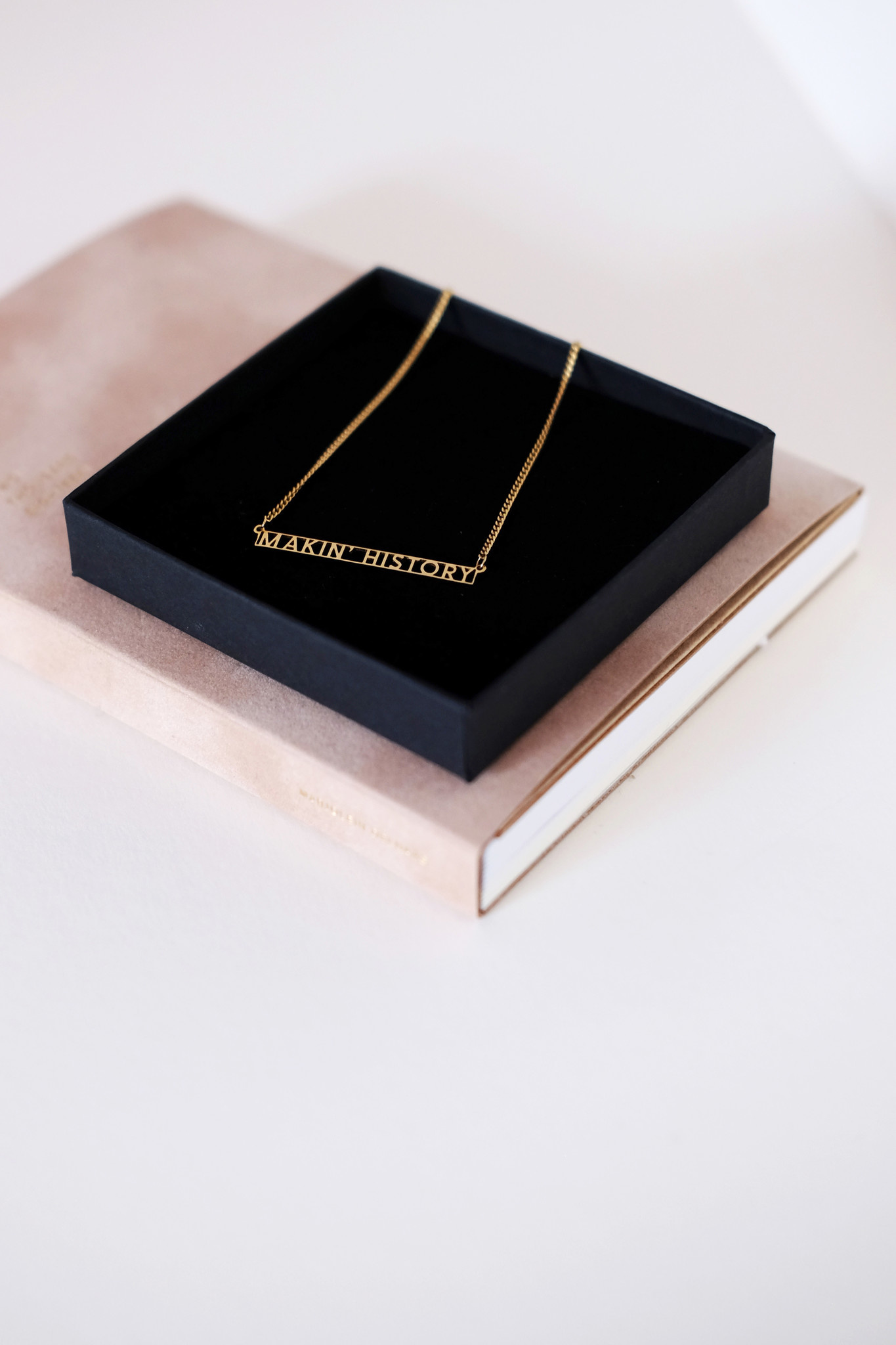 MAKIN' HISTORY NECKLACE-1