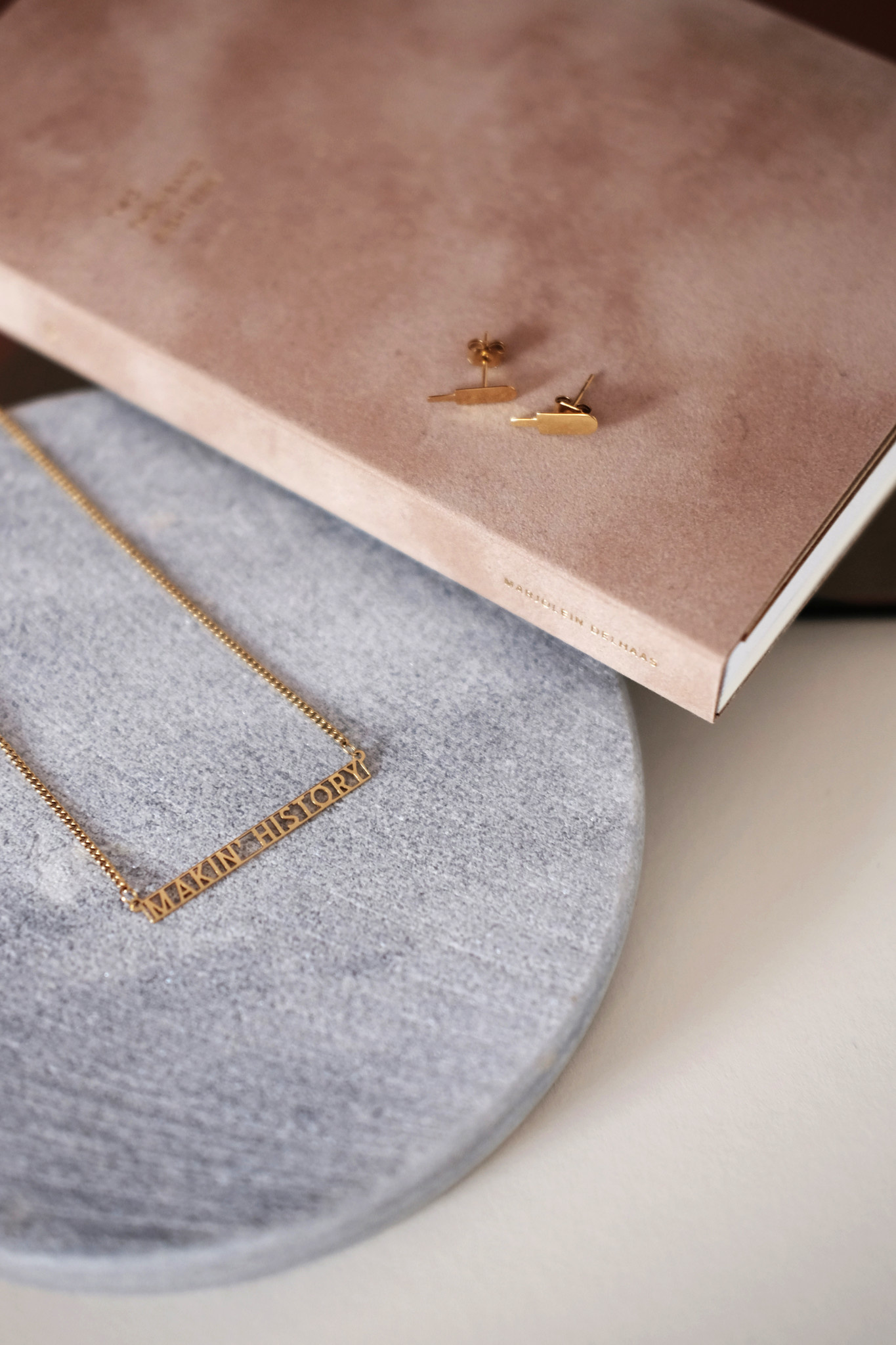 MAKIN' HISTORY NECKLACE-4