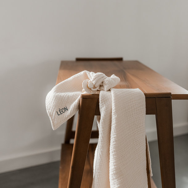 SET: TOWEL HUGE, CUDDLE & BIBS