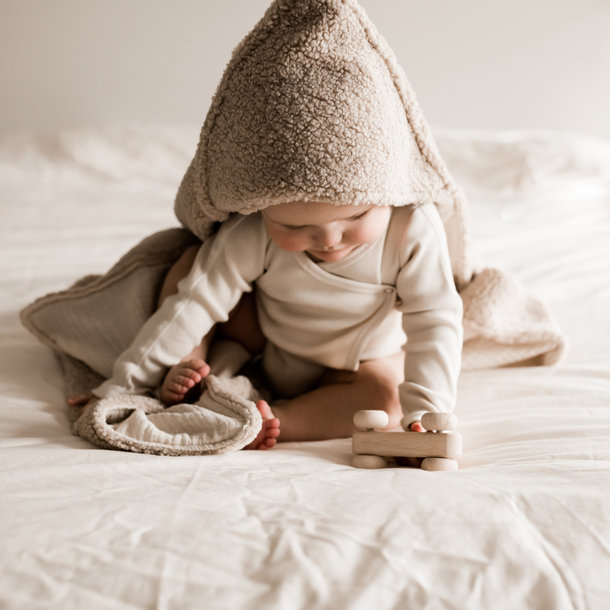 COSY TEDDY WRAP BLANKET