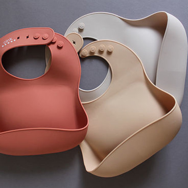 SILICONE BIB - BRICK