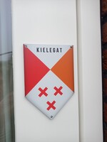 Feestkleding Breda Schild / Gevelbordje Kielegat
