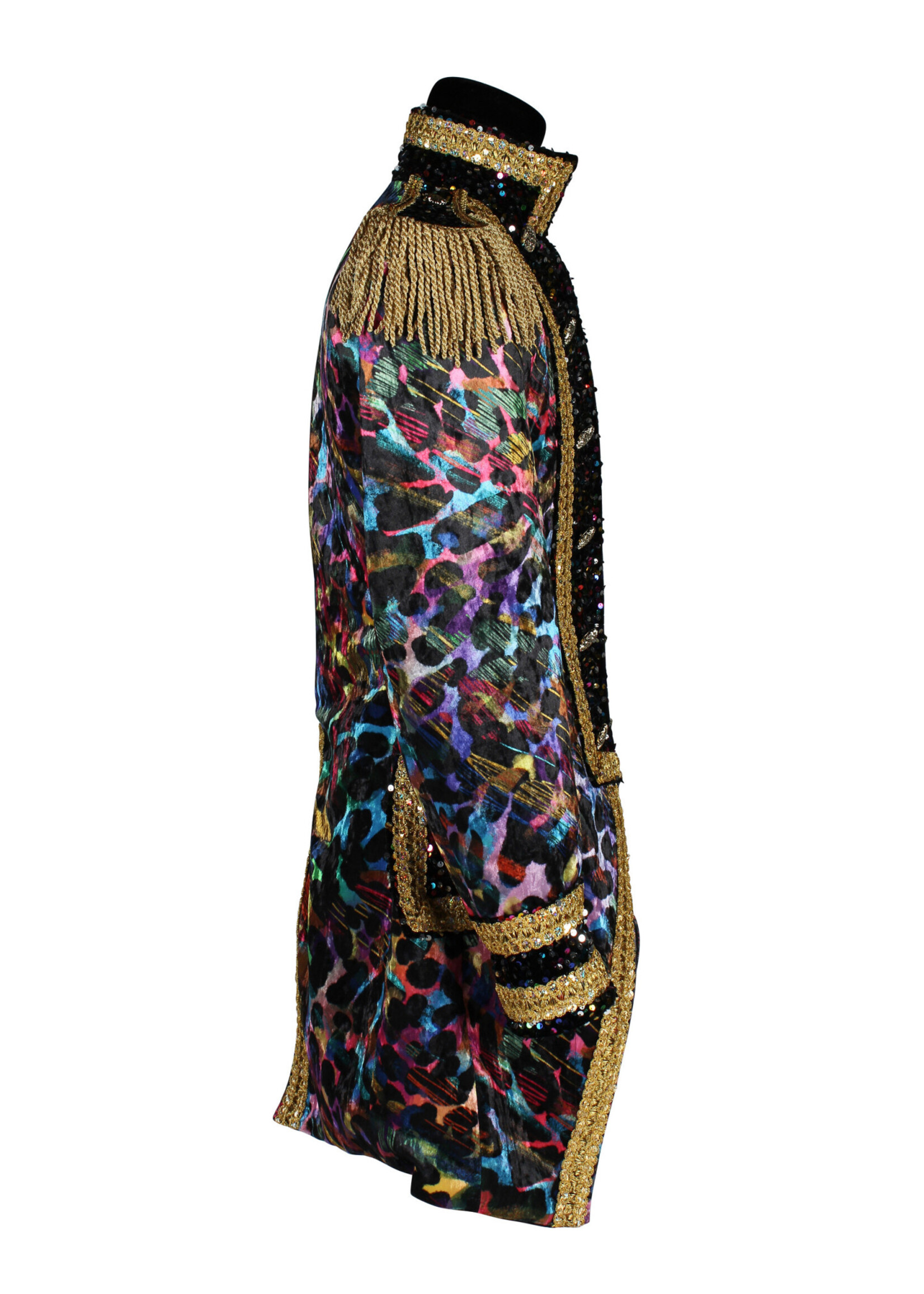 Thetru Jas heer "Painted Black"