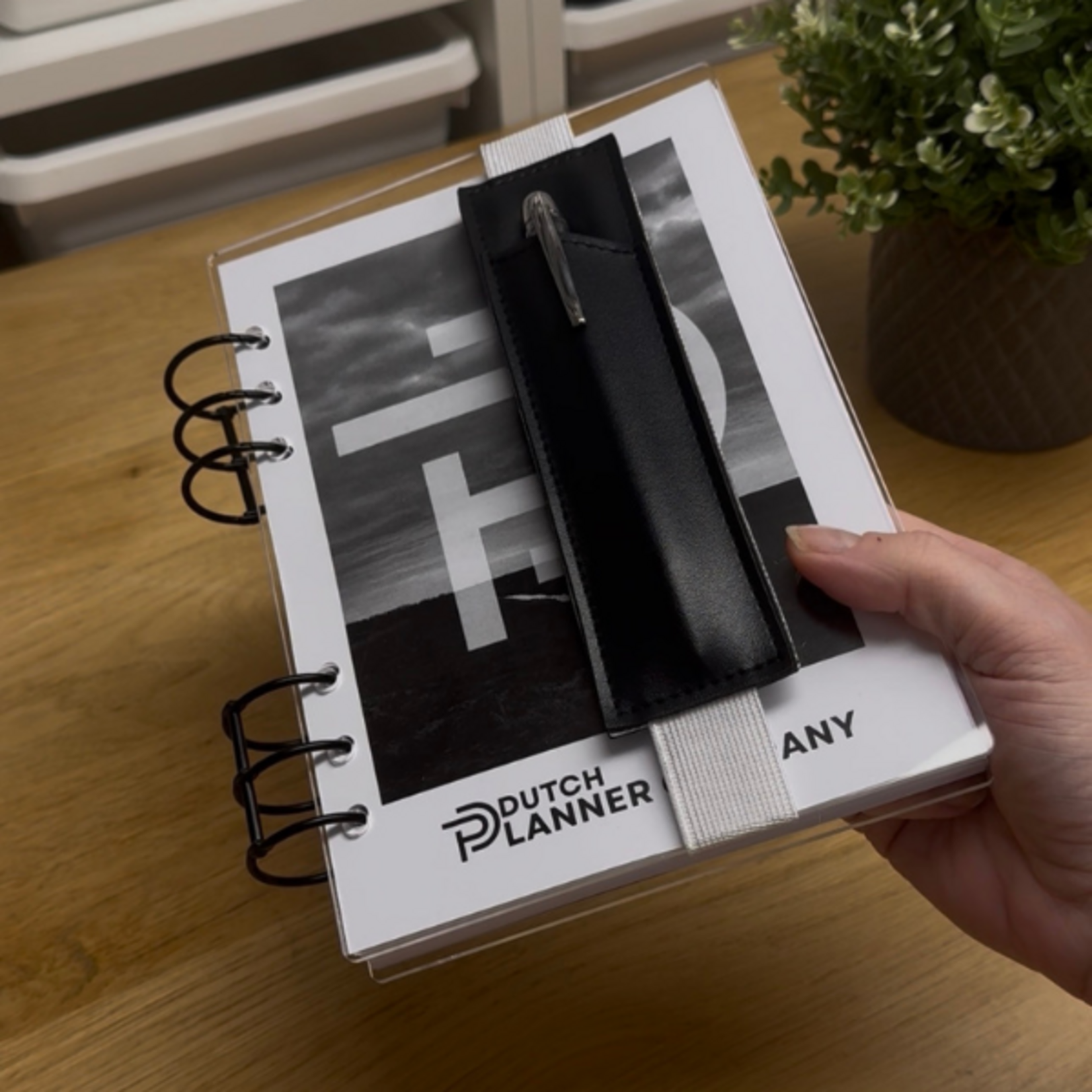 Elastic Pen Holder – practical & flexible