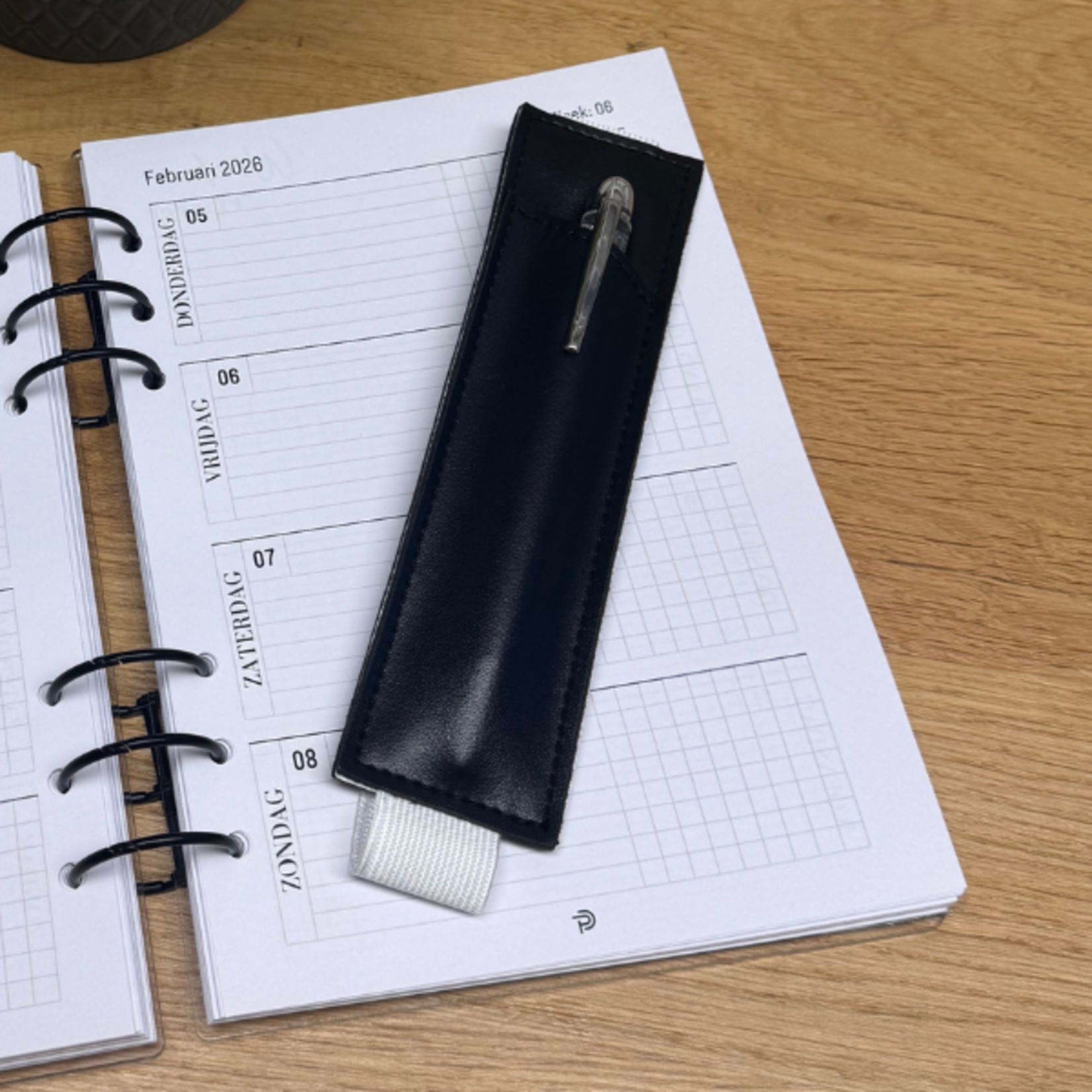 Elastic Pen Holder – practical & flexible