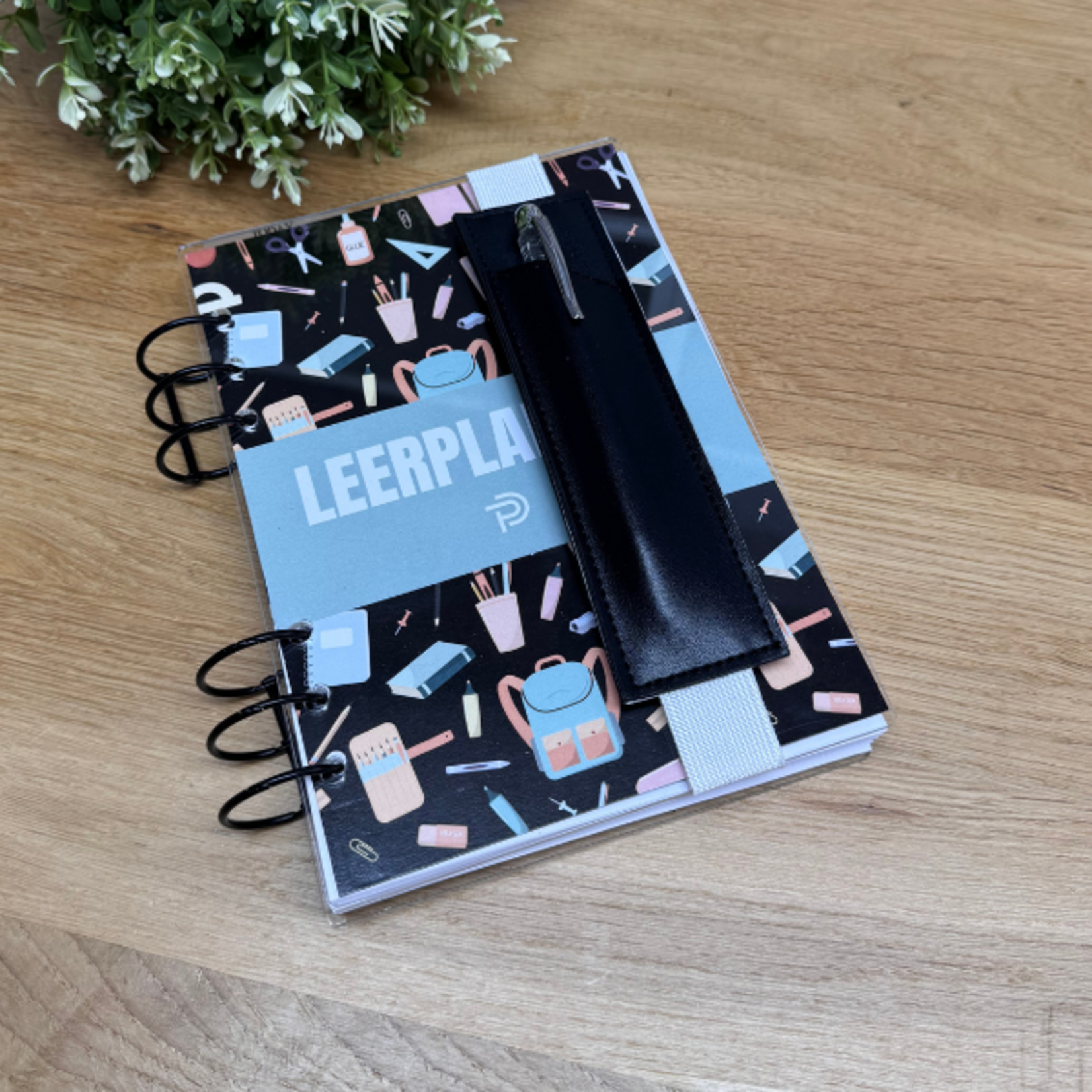 Pennenhouder met Elastische Band – praktisch & flexibel