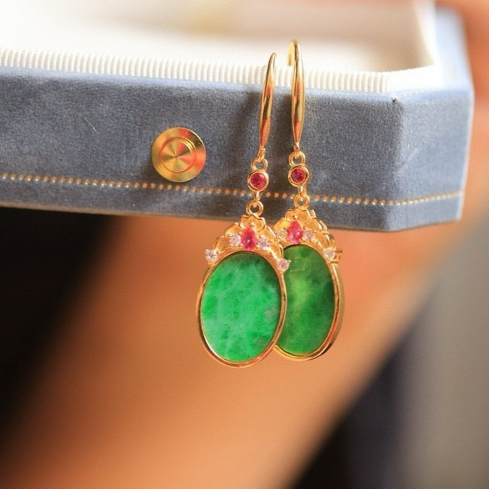 CiCi'De Jewelry Amsterdam Vintage stijl ovale jade oorbellen met robijn