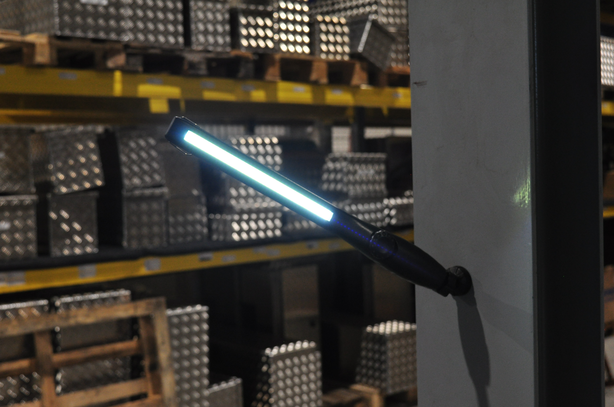 LED-Arbeitsscheinwerfer mit Lichtdimmer und 2200 mAh Li-on-Akku