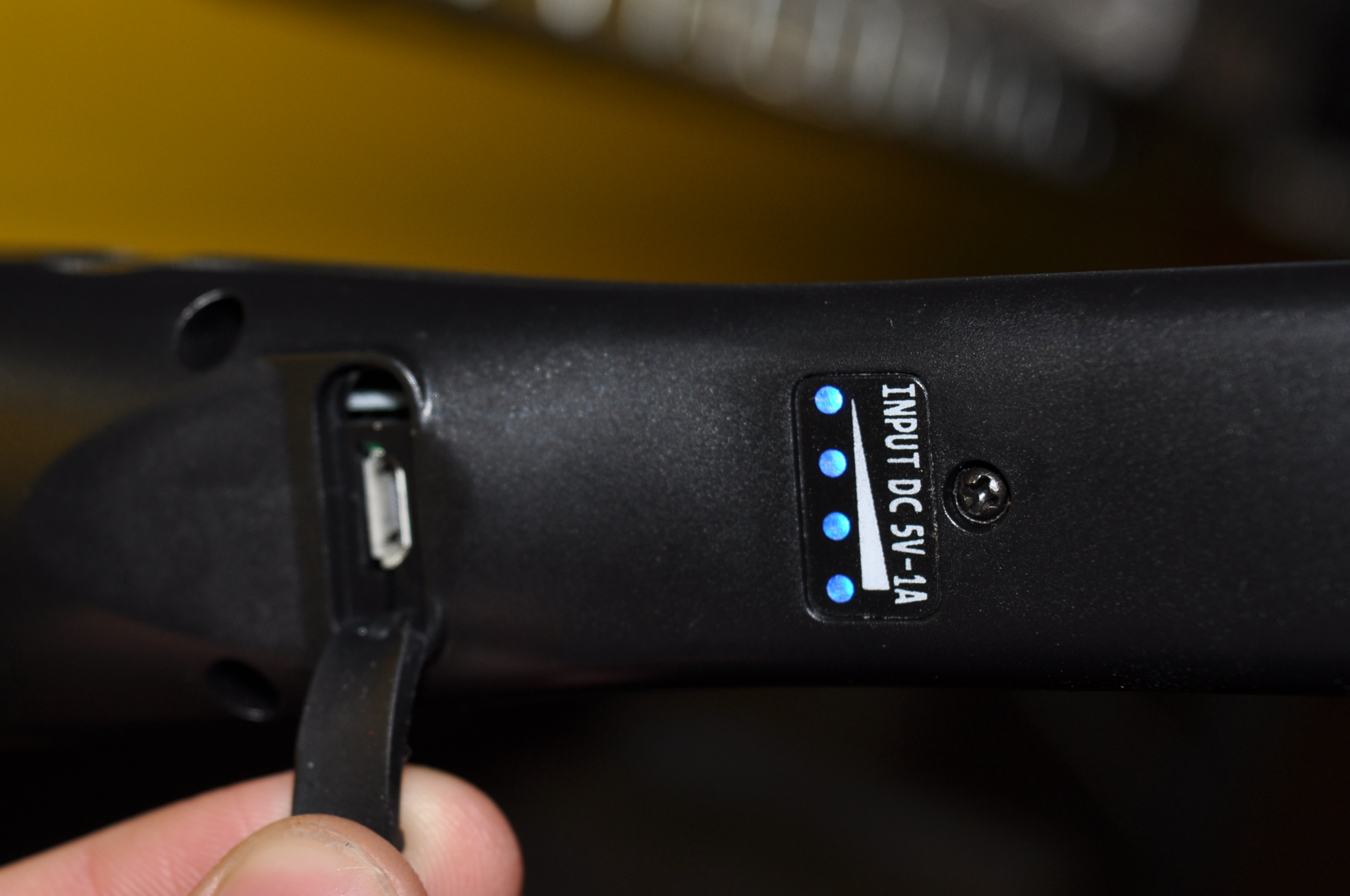LED-Arbeitsscheinwerfer mit Lichtdimmer und 2200 mAh Li-on-Akku