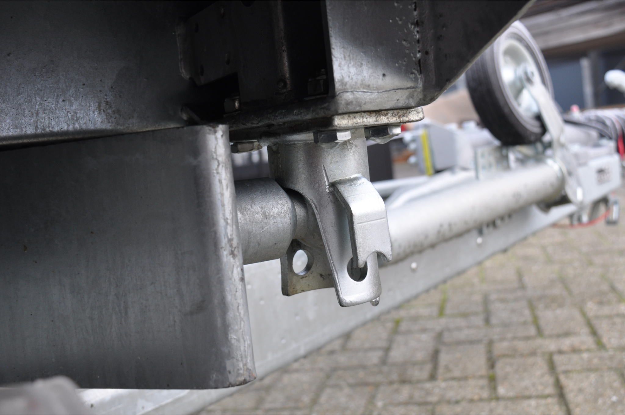 Kugelhalter vorne rechts & hinten links