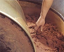 Making of Baieido incense - The powder is mixed with water to obtain the 