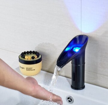 VALISA Zwart Moderne sensor LED kleur wastafel kraan koud water