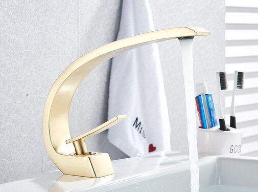 VALISA Moderne geborsteld gouden wastafel mengkraan C vorm