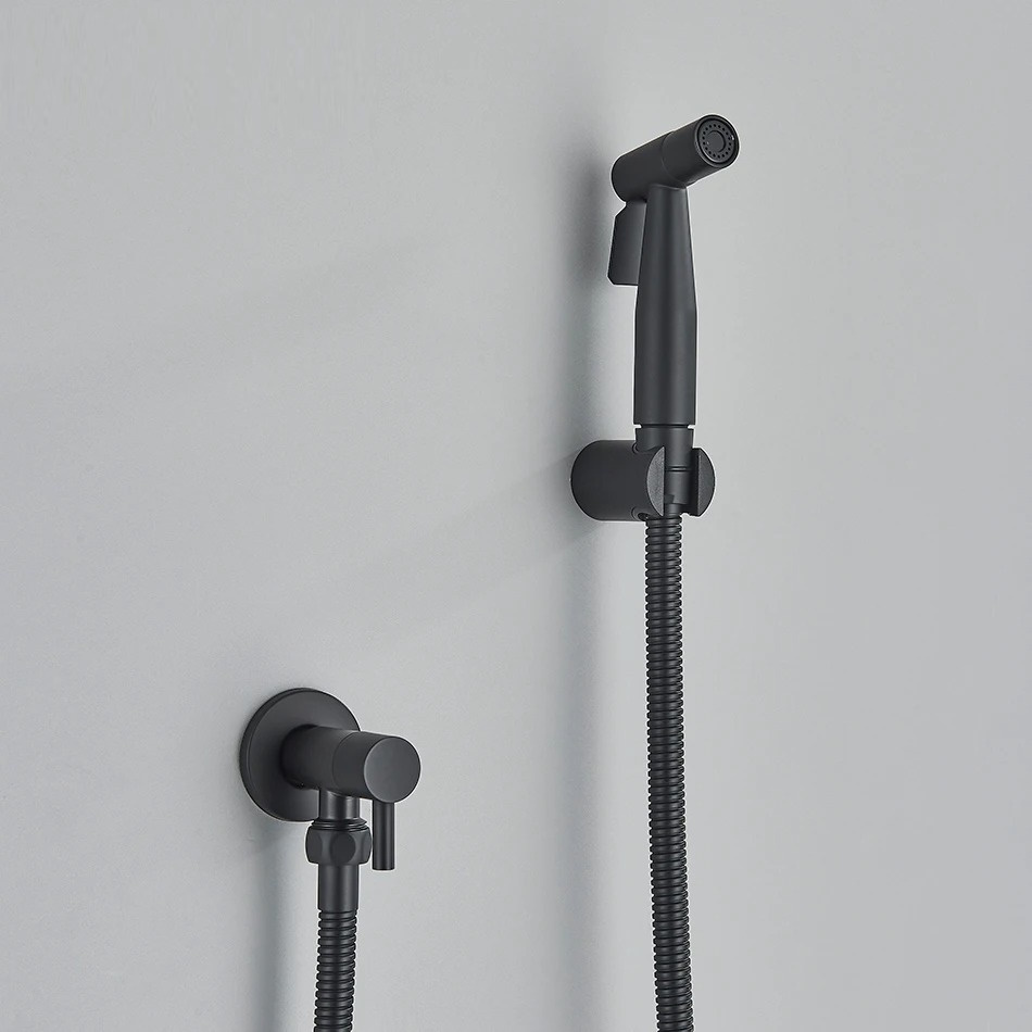 Shop nu deze Enkele koud water hand bidet kraan hoekstop kraan met slang mat zwart op Valisa.nl