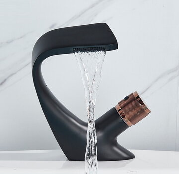 VALISA Sale | Mat zwarte Moderne Luxe Design Wastafel Mengkraan Creatieve Waterval Kraan