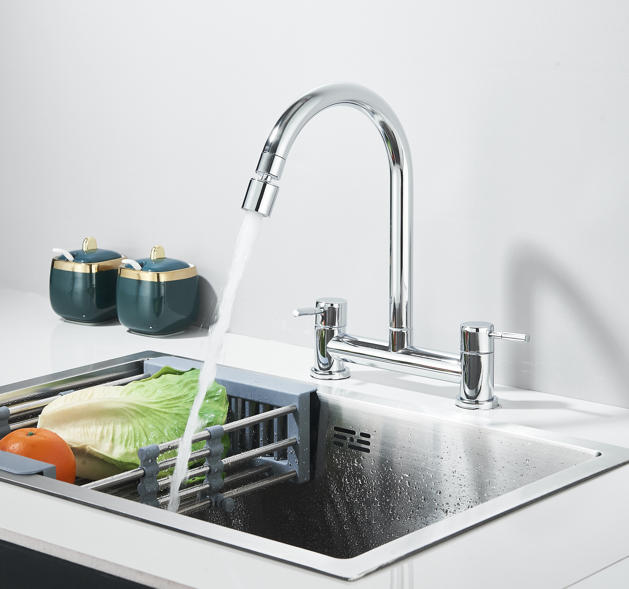 Shop nu deze Moderne messing brugkraan met dubbele hendel en kantelbare uitloop chroom op Valisa.nl