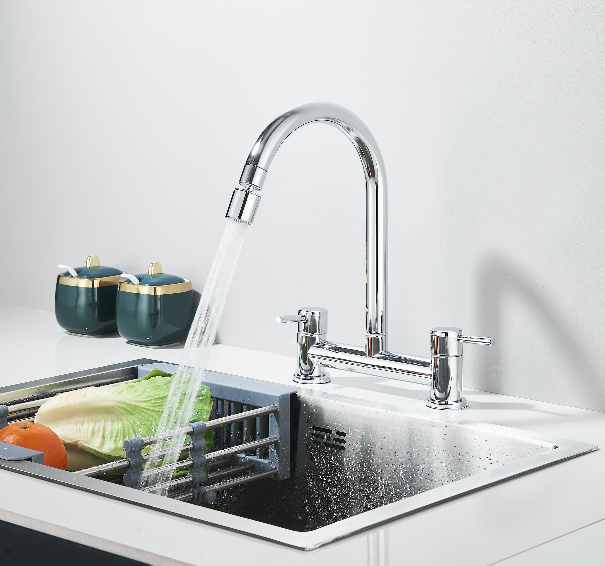 Shop nu deze Moderne messing brugkraan met dubbele hendel en kantelbare uitloop chroom op Valisa.nl