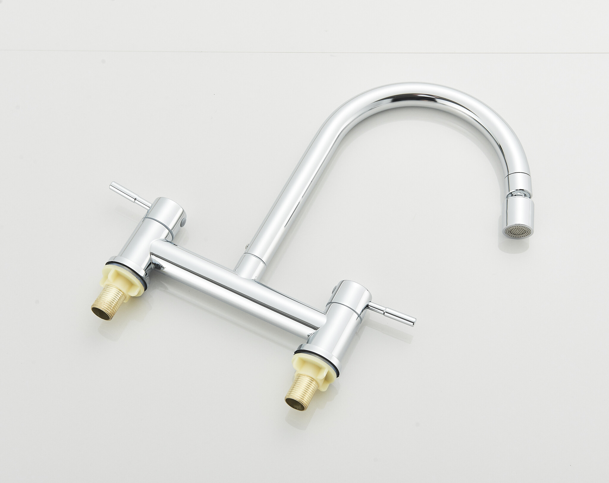 Shop nu deze Moderne messing brugkraan met dubbele hendel en kantelbare uitloop chroom op Valisa.nl