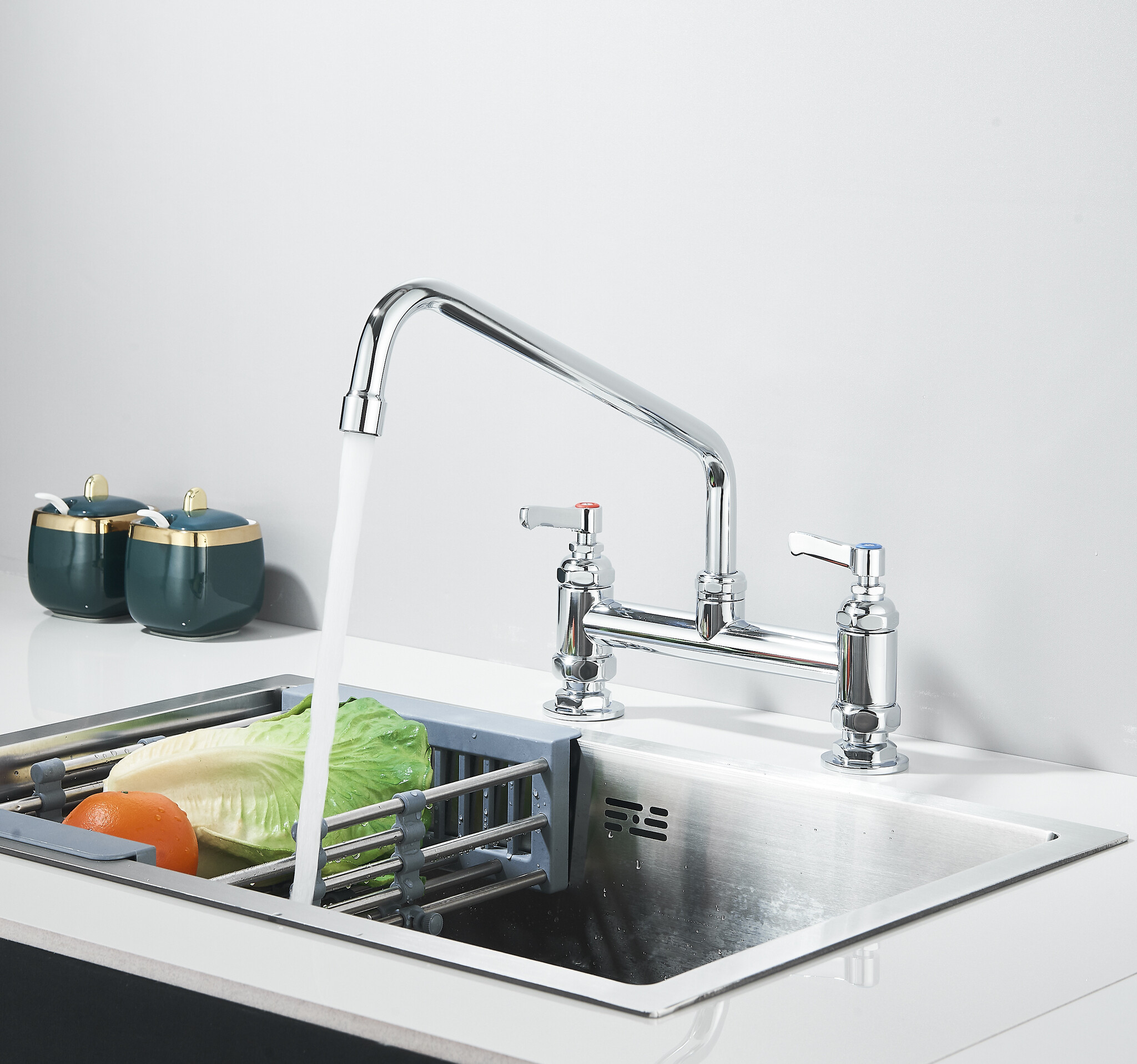 Shop nu deze Brugkraan 2-gats HOH 23.5cm met keramisch bovendeel hoge lange uitloop 2 hendels chroom op Valisa.nl