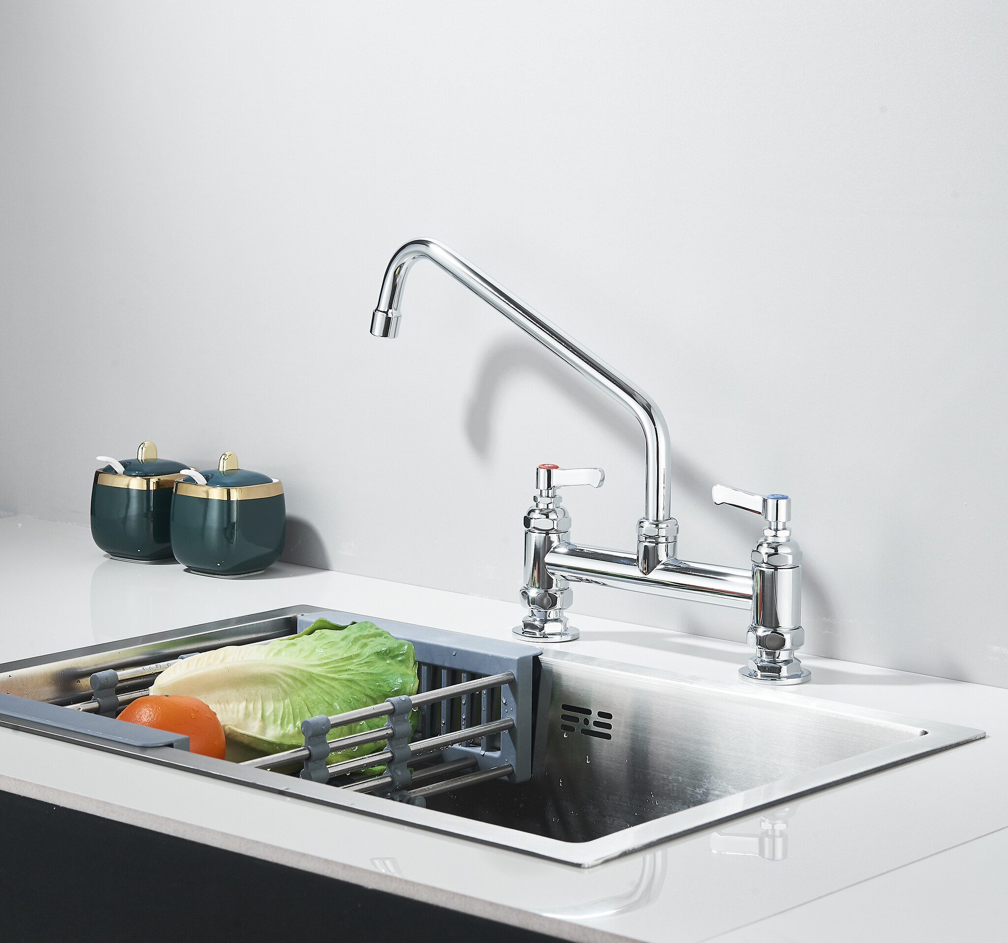 Shop nu deze Brugkraan 2-gats HOH 23.5cm met keramisch bovendeel hoge lange uitloop 2 hendels chroom op Valisa.nl