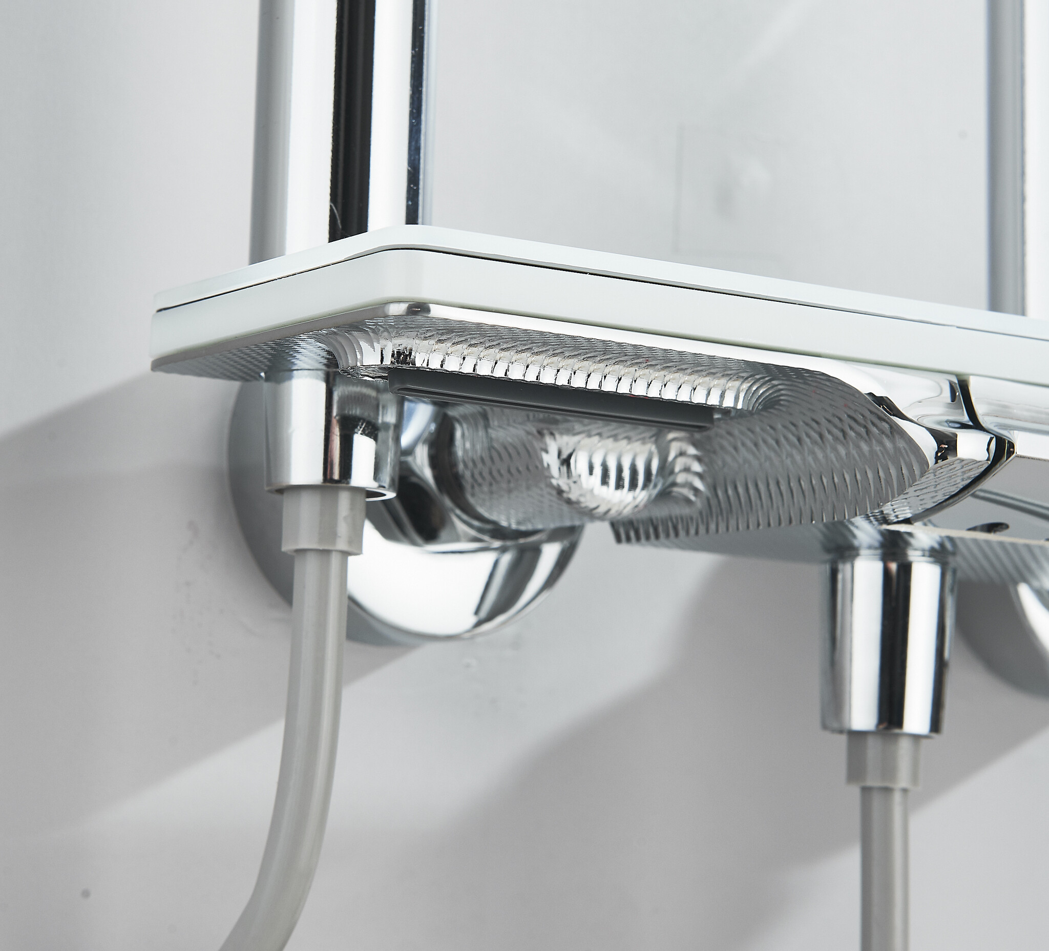 Shop nu deze Luxe modern design thermostaat douche set met digitaal display wit met chroom op Valisa.nl