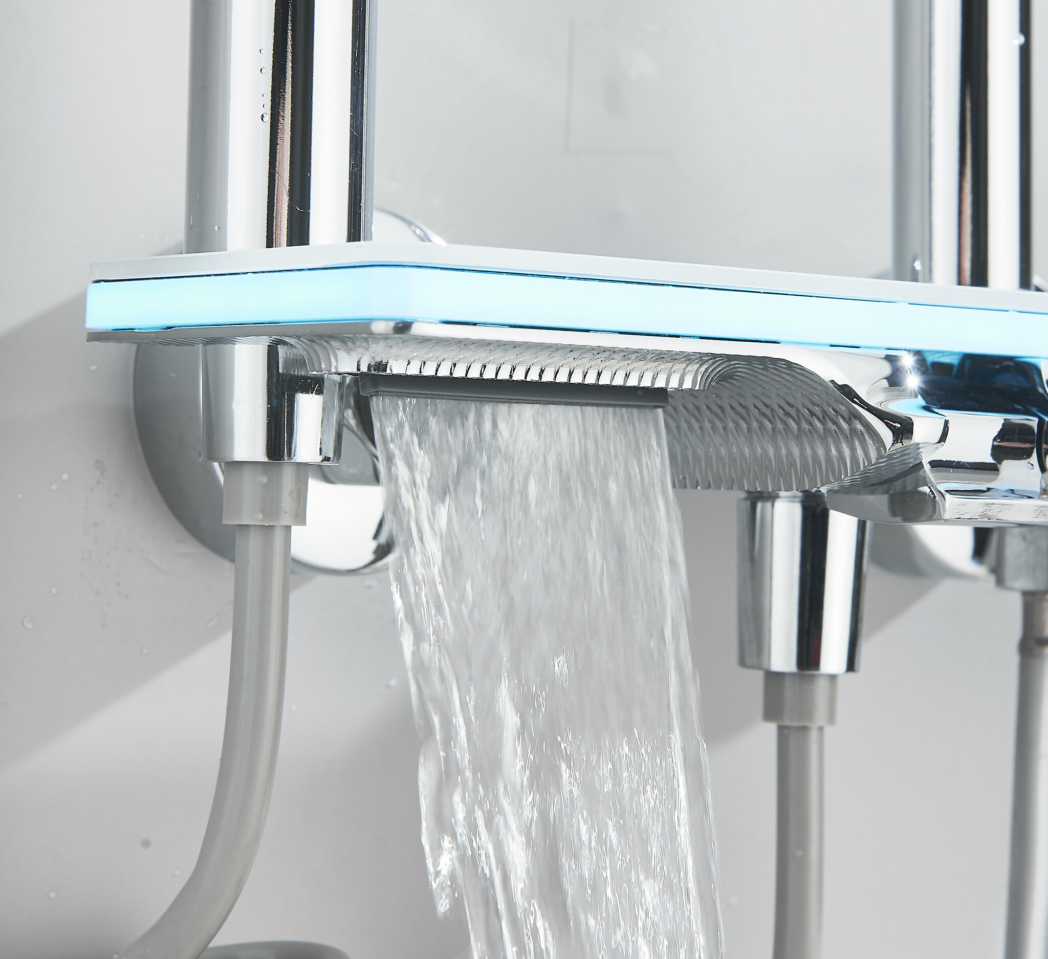 Shop nu deze Luxe modern design thermostaat douche set met digitaal display wit met chroom op Valisa.nl