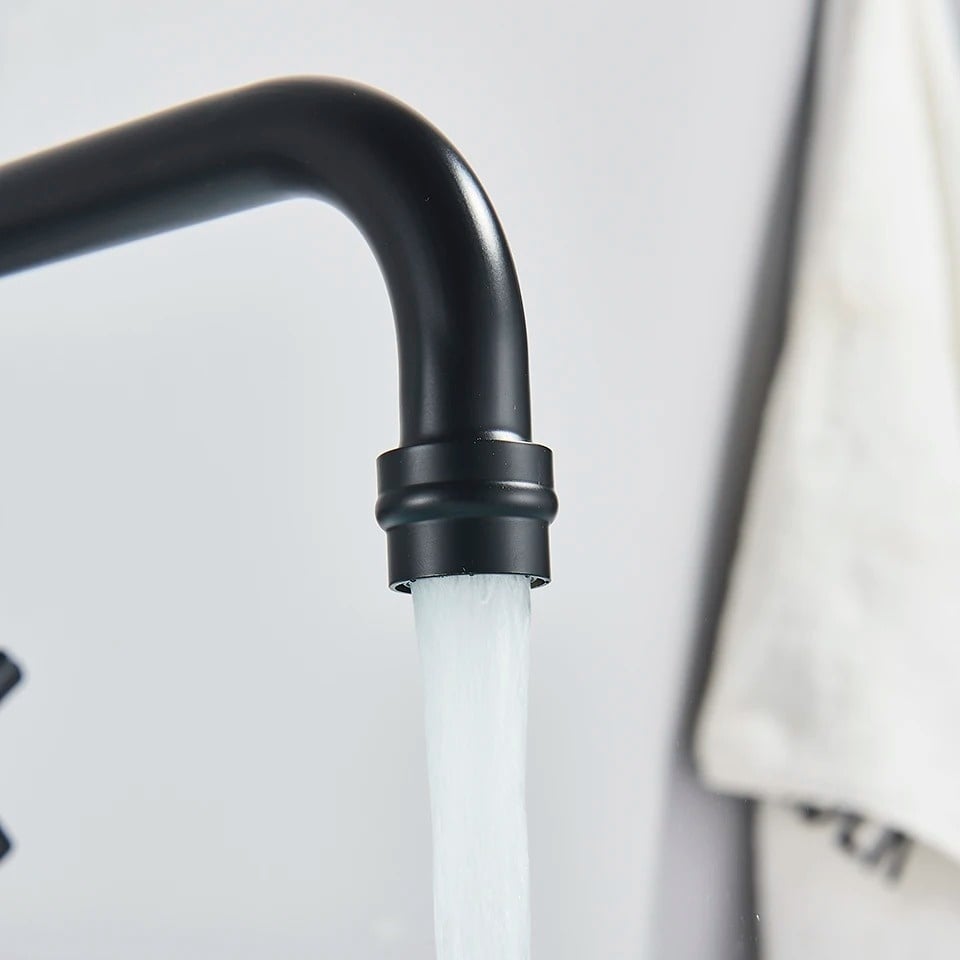 Shop nu deze Wandkraan Mat Zwarte Mengkraan Draaibare Uitloop Style 2 -17cm recht op Valisa.nl