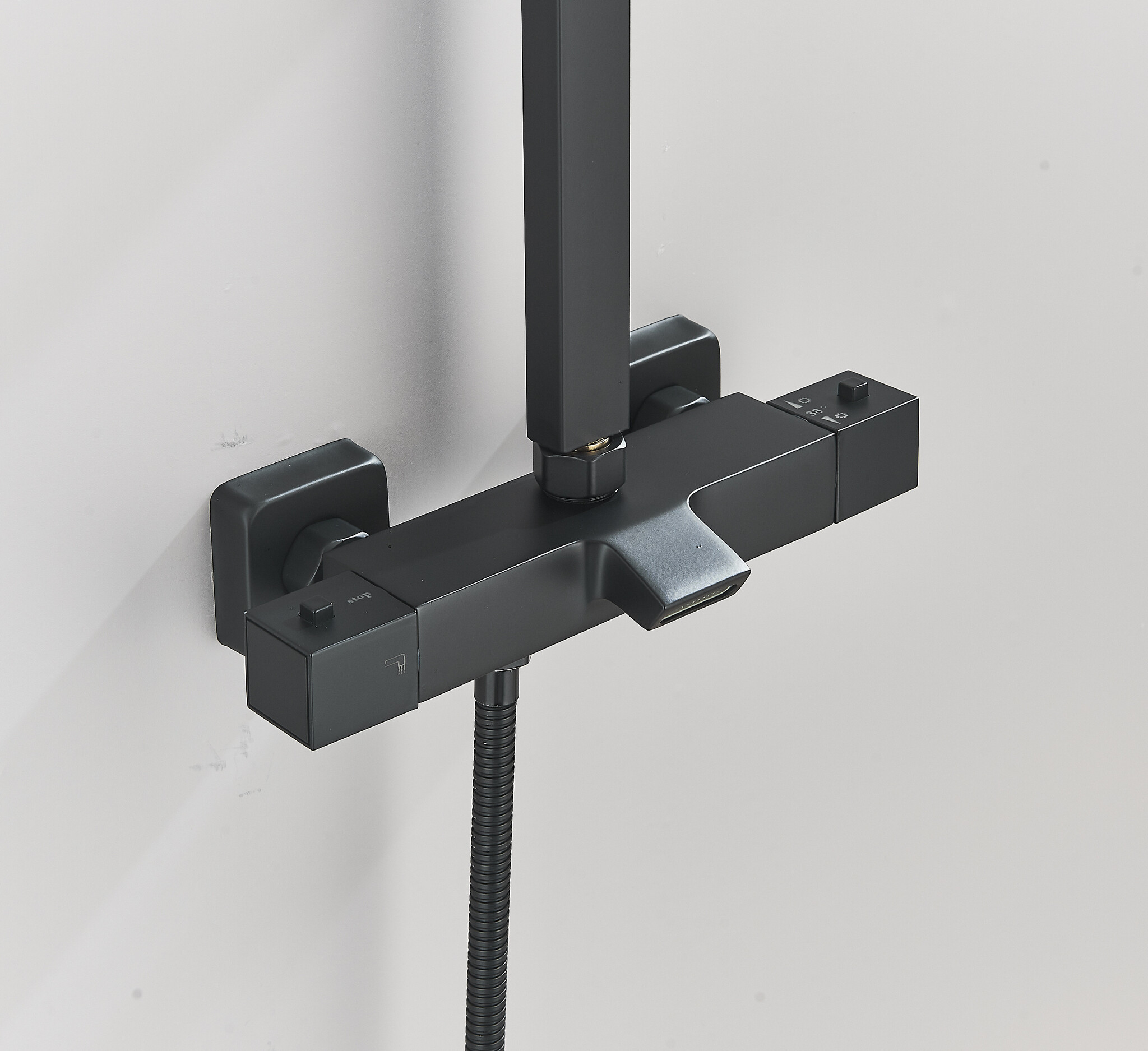 Shop nu deze Luxe mat zwarte thermostaat regendouche met schapje op Valisa.nl