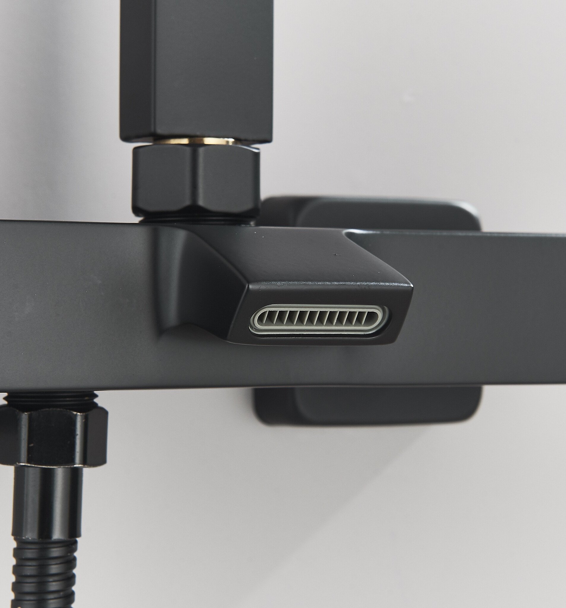 Shop nu deze Luxe mat zwarte thermostaat regendouche met schapje op Valisa.nl