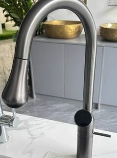 VALISA Luxe design keukenkraan met LED temperatuur display gun metal