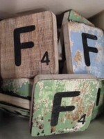 houten letters & tekens letter F.
