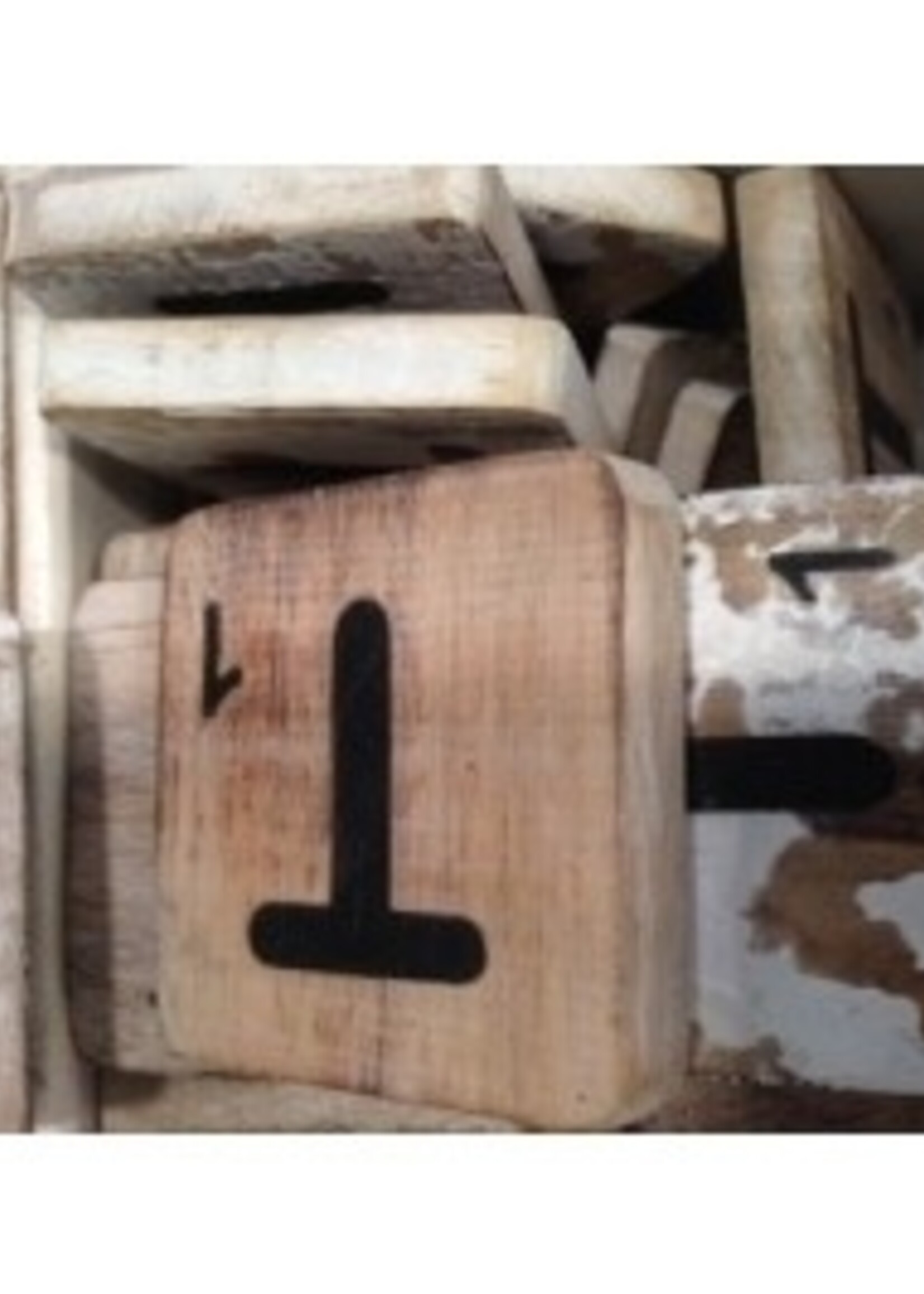 houten letters & tekens Letter T letter T.