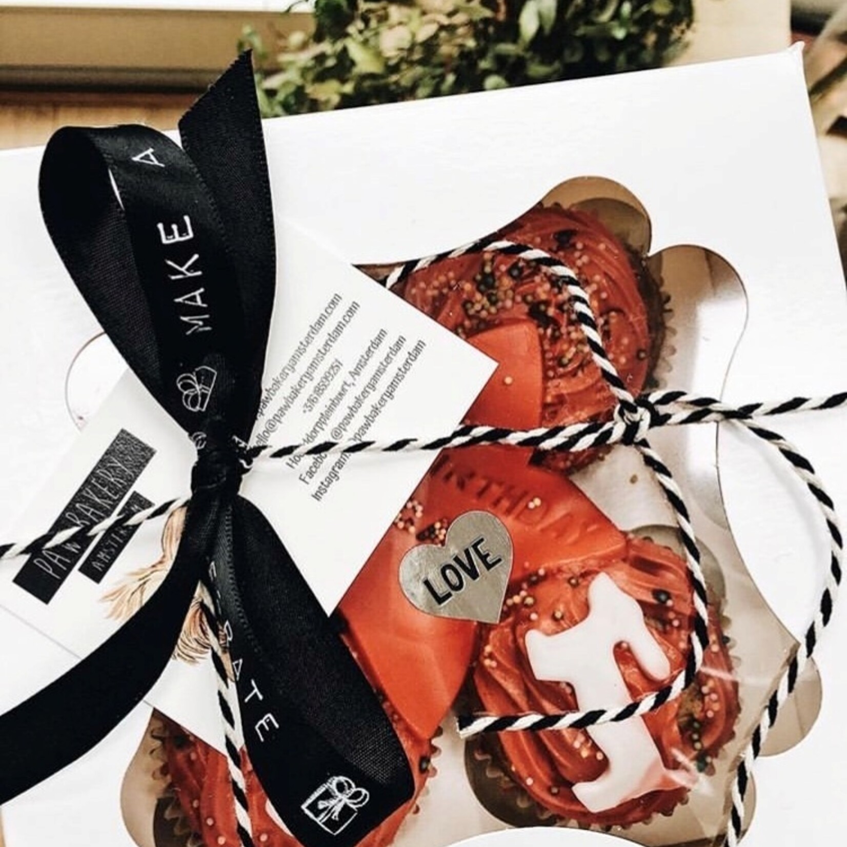 Cupcakedozen.nl Budget doos voor 4 cupcakes (per 25 stuks)