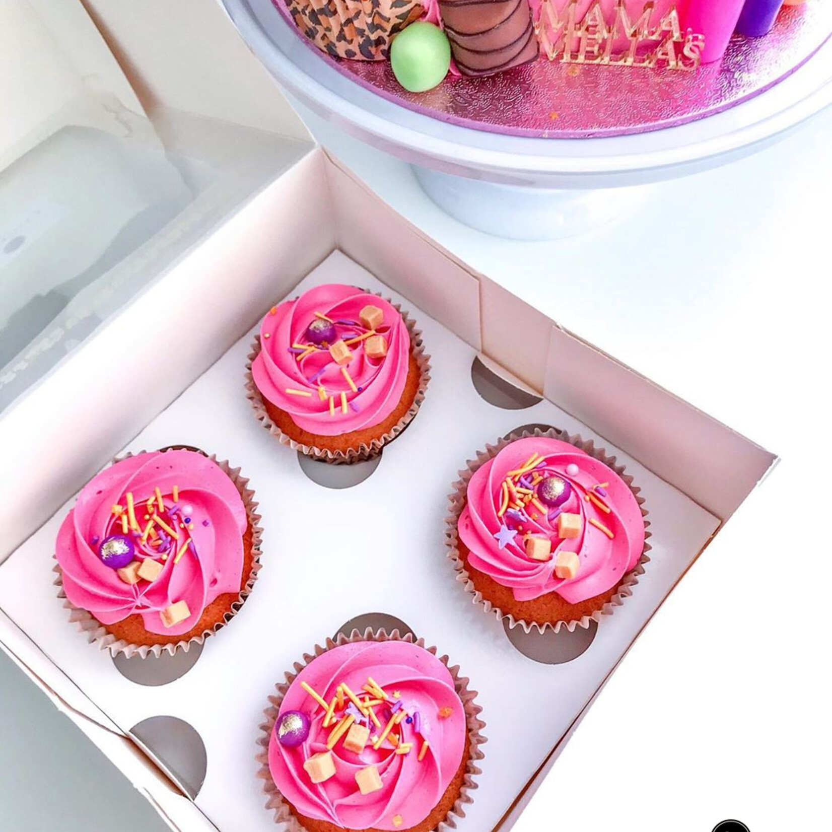 Cupcakedozen.nl Witte hoge doos voor 4 cupcakes (per 25 stuks)
