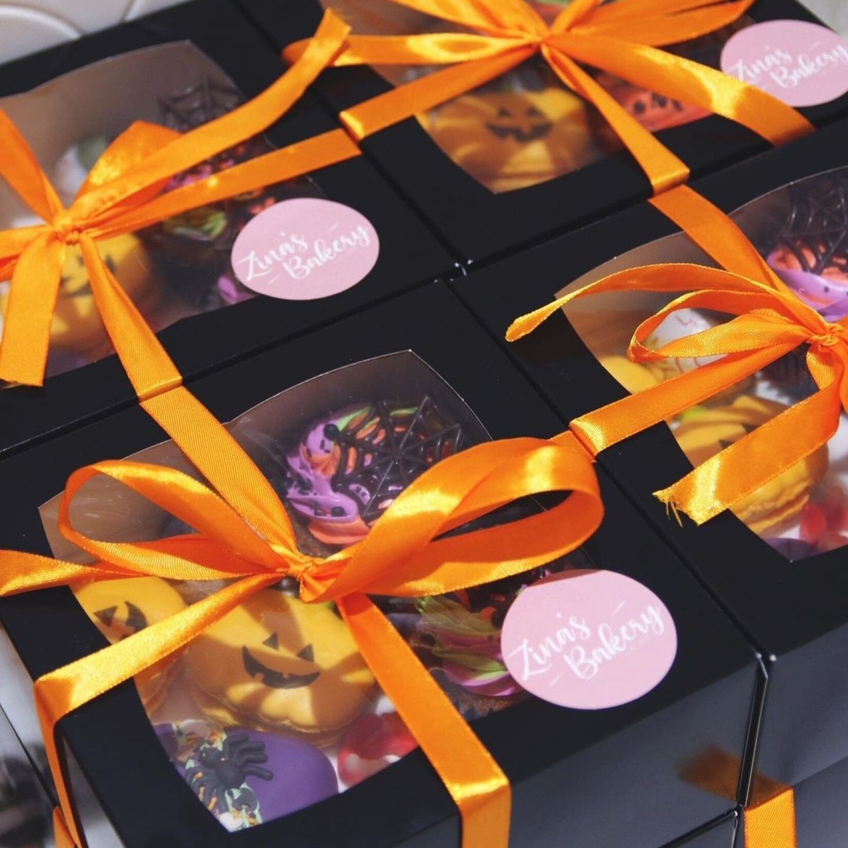 Cupcakedozen.nl Zwarte doos voor 4 cupcakes (25 stuks)