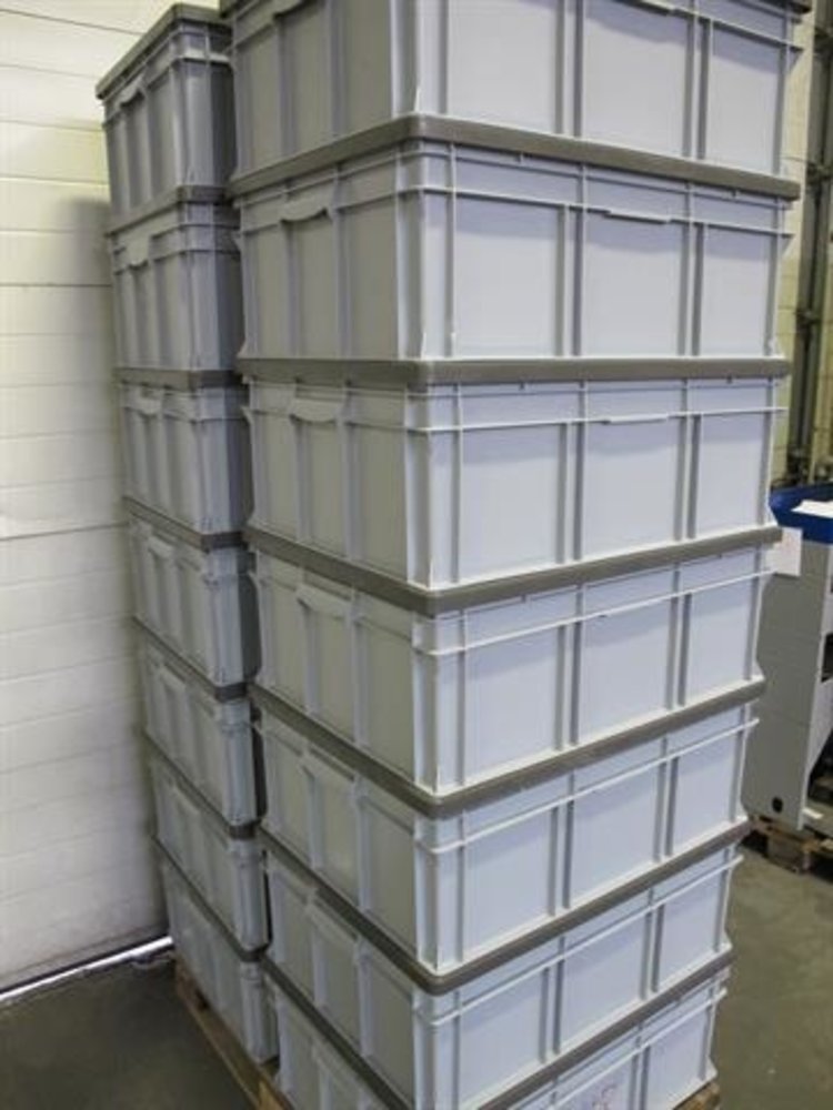 Engels Stapelbak met oplegdeksel, 800x600x320 mm, euronorm, grijs pp, gebruikt Engels Stapelbak met oplegdeksel, 800x600x320 mm, euronorm, grijs pp, gebruikt