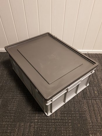 Emtrade 80x60x34cm kunststof bak met deksel, grijs, PP, gesloten, vlakke bodem, gebruikt