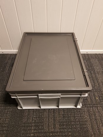 Emtrade 80x60x34cm kunststof bak met deksel, grijs, PP, gesloten, vlakke bodem, gebruikt