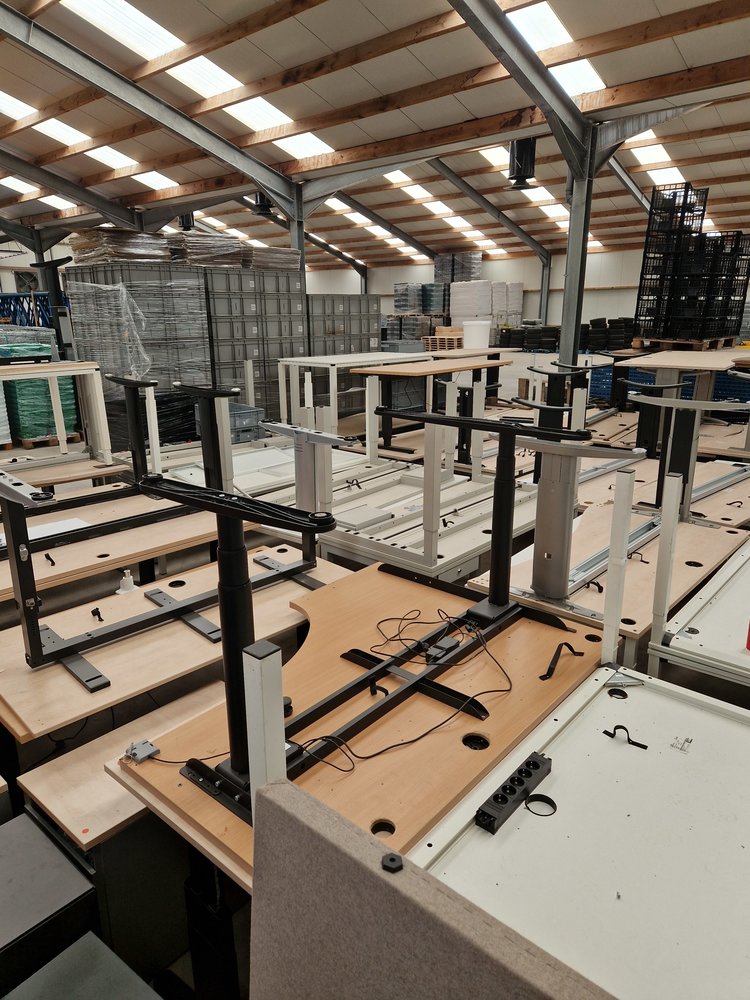 Emtrade Gebruikte bureau's naar keuze afhalen Emtrade Gebruikte bureau's naar keuze afhalen