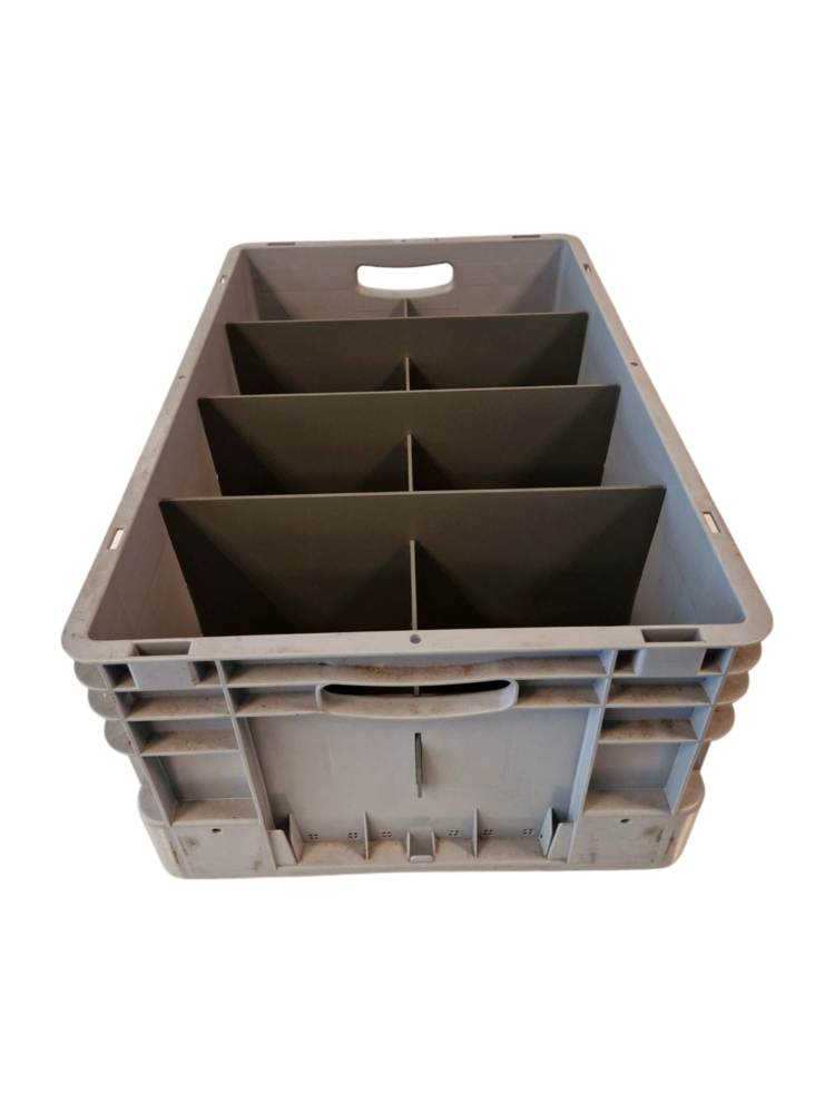 Silverline Stapelbak 60x40x27 met vakverdeling grijs gesloten licht gebruikt Silverline Stapelbak 60x40x27 met vakverdeling grijs gesloten licht gebruikt