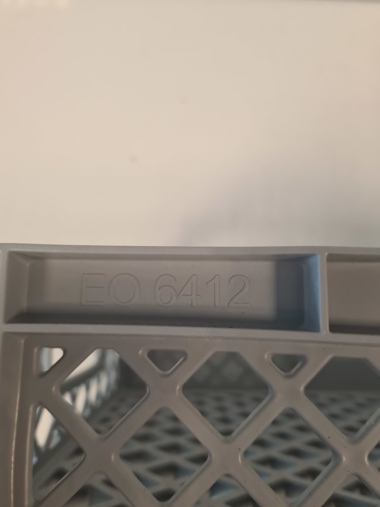 Auer Kunststof stapelkrat 60x40x12 grijs, PP, geperforeerd, gebruikt Auer Kunststof stapelkrat 60x40x12 grijs, PP, geperforeerd, gebruikt