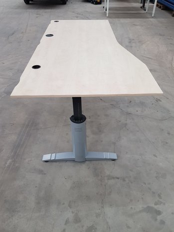 Emtrade Diverse gebruikte bureau's naar keuze afhalen