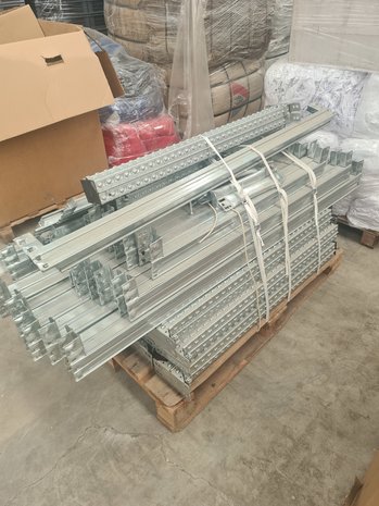 Partij Metalsistem korte staanders en liggers, gebruikt Partij Metalsistem korte staanders en liggers, gebruikt